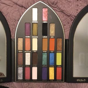 Kat Von D Saint/Sinner Palette *Lightly Used*